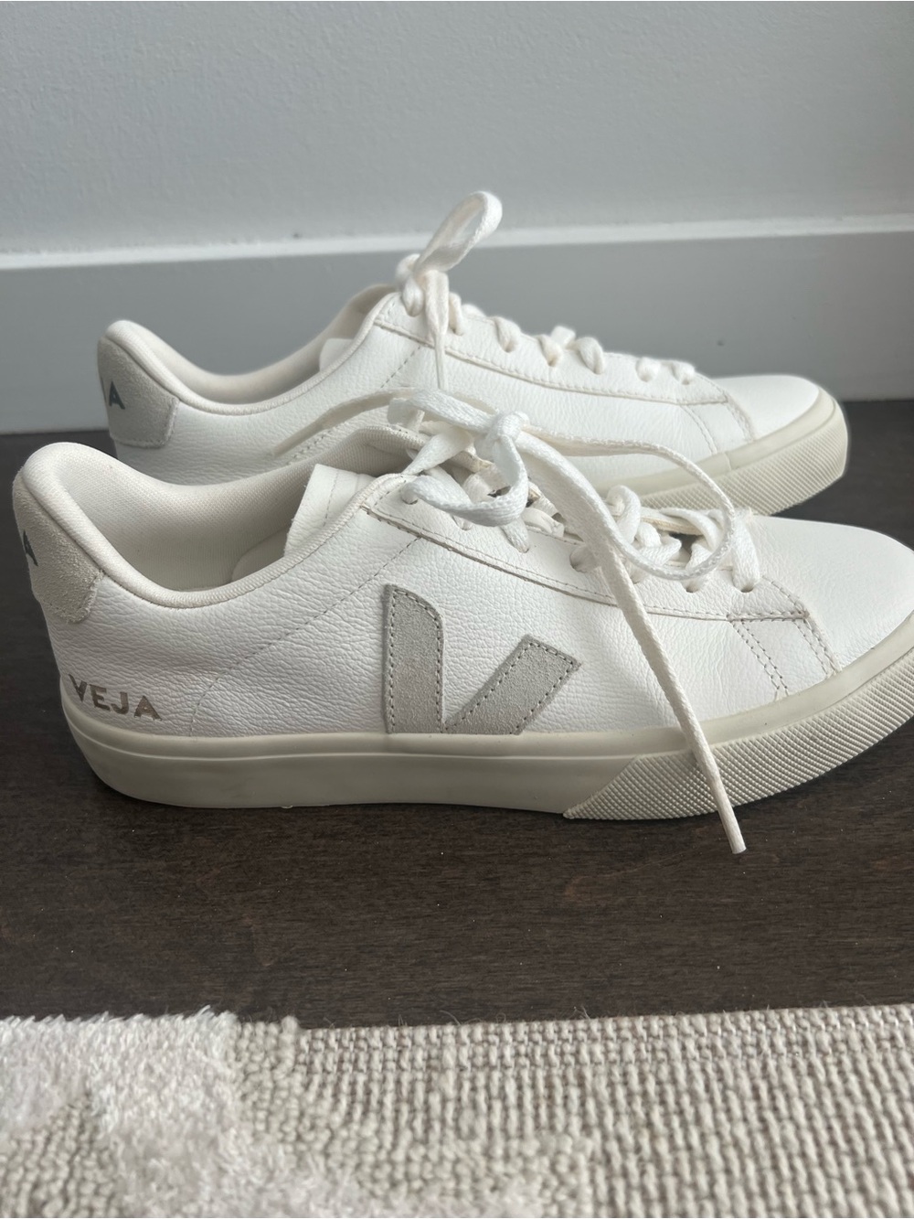 Veja White Leather Low-Top Sneakers - Picture 2 of 4